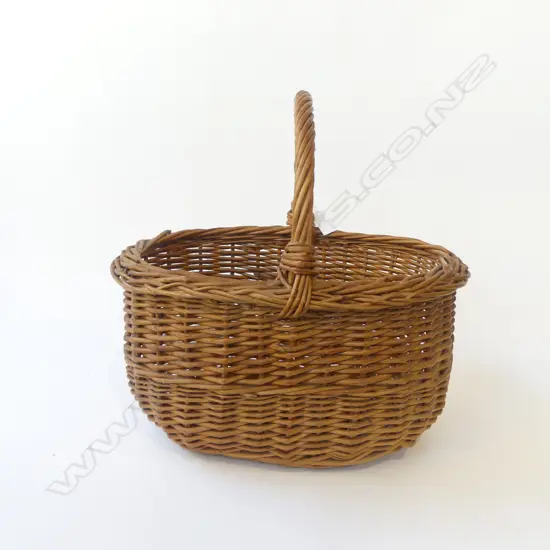 VINTAGE WOVEN WICKER SHOPPING BASKET EXCELLENT CONDITION, L.400MM H.350MM