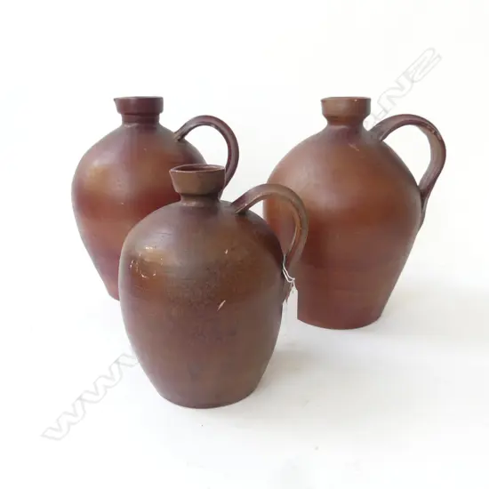 3 VINTAGE POTTERY JUGS H.245mm