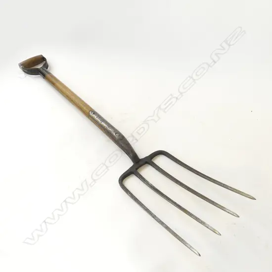 VINTAGE ENGLISH ‘ESSCANO’ BY C.T SKELTON GARDEN FORK FORGED STEEL & OAK L.1050MM