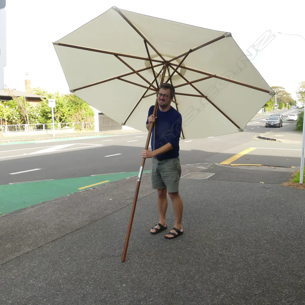 LG OUTDOOR UMBRELLA FROM ALFRESCO PARNELL Image 1++