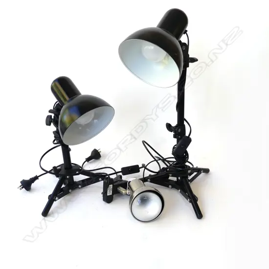 3 MODERN LIGHTS