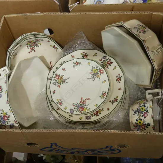 LG ROYAL DOULTON 'OLD LEEDS SPRAY' DINNER SERVICE