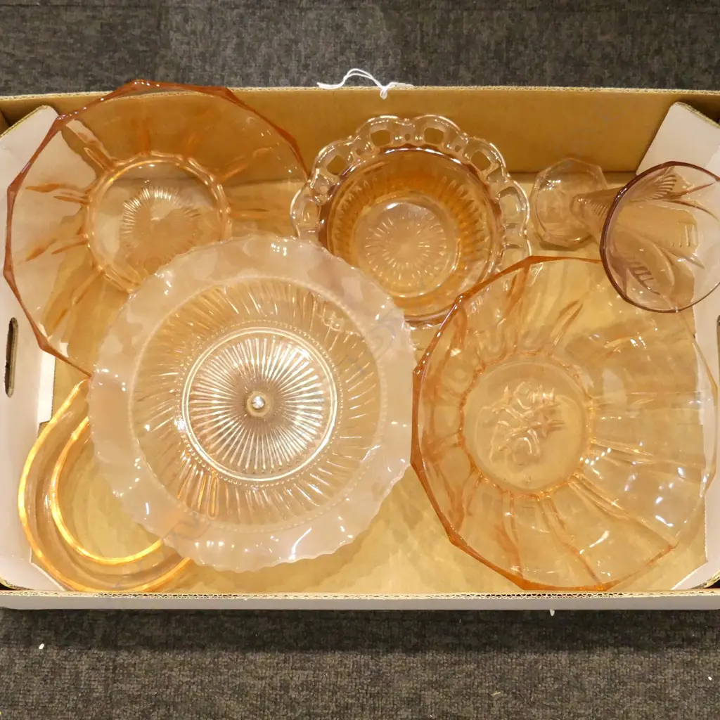 SIX VINTAGE PINK DEPRESSION GLASS ITEMS – BOWLS, VASE, TROUGH, CAKE STAND, D.240MM Image 1++
