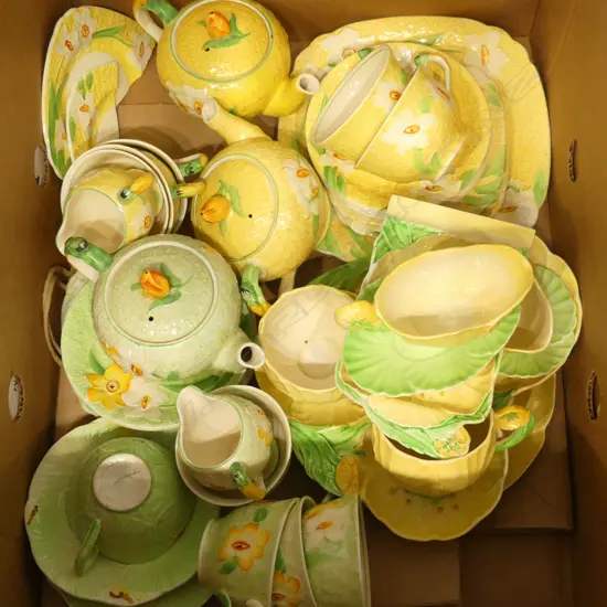 ASST. CHINA INCL. 16 PCE GRINDLEY DAFFODIL TEA SET; 4 TRIOS (1 SIDE PLATE CLEAN BREAK), MILK, SUGAR, PLATE & 2 TEAPOTS