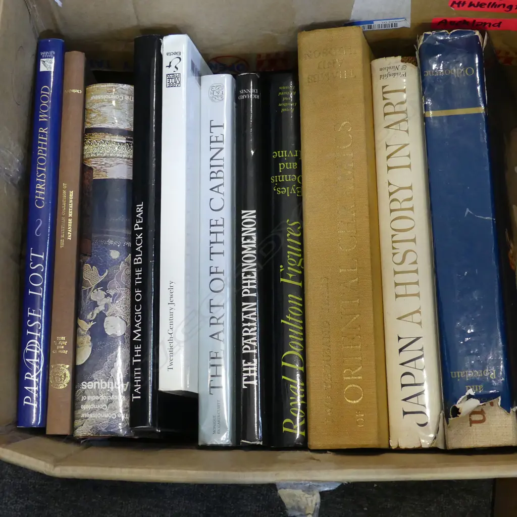 BOX ANTIQUE REFERENCE BOOKS: Royal Doulton Figures + Tahiti...Black Pearl + Oriental Ceramics etc Image 1++