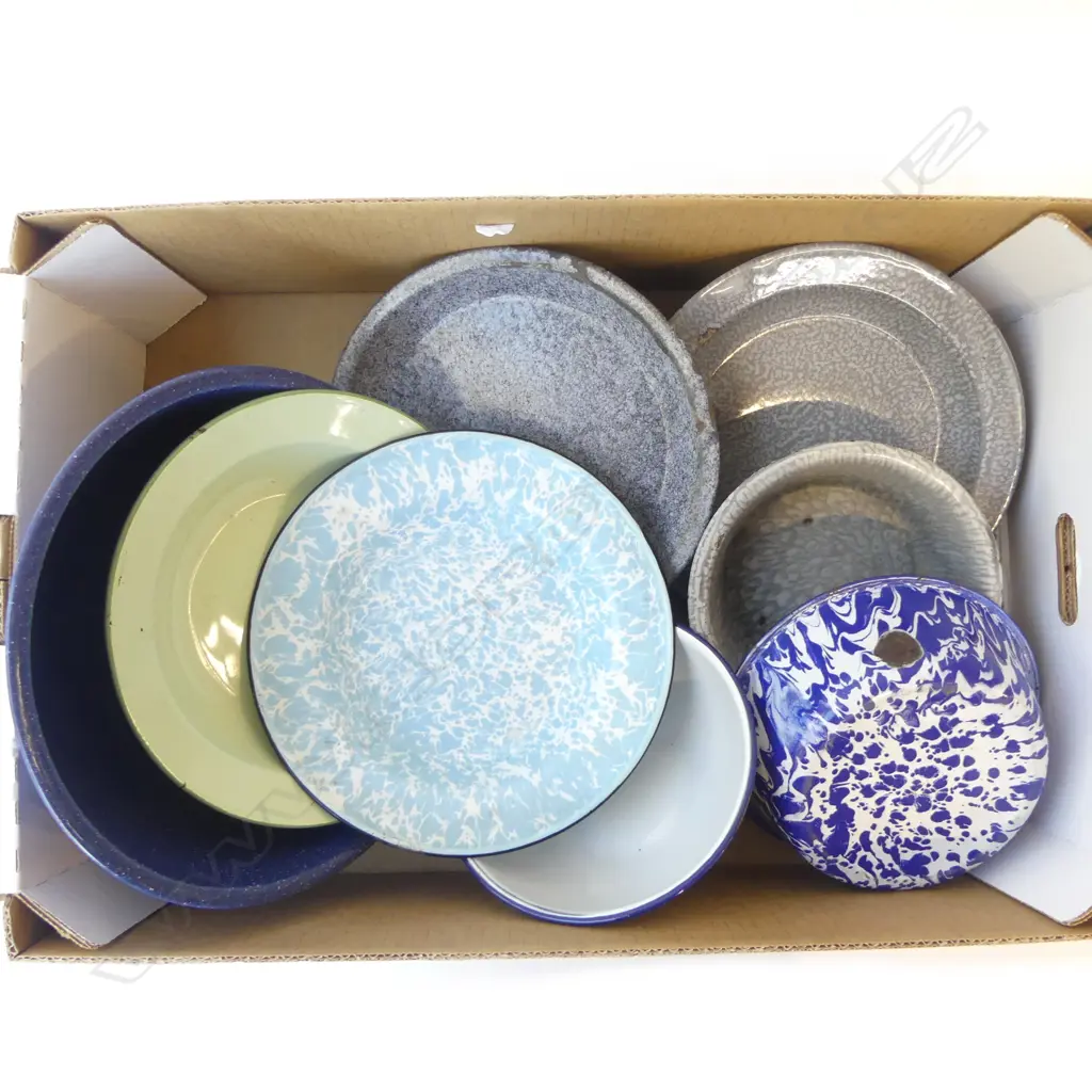 BOX – 8 VINTAGE ENAMEL BOWLS AND DISHES IN GRANITEWARE, BLUE MARBLE ETC Image 1++