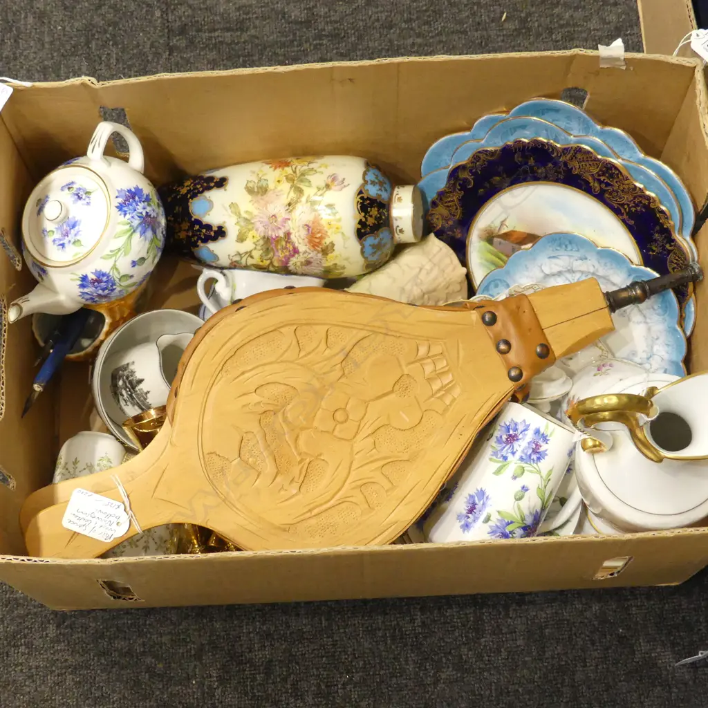 ASST. CHINA + WOODEN BELLOWS Image 1++