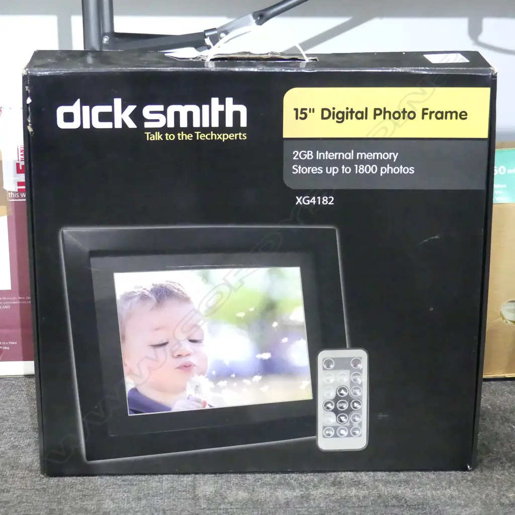15'' DIGITAL PHOTO FRAME, BOXED Image 1++