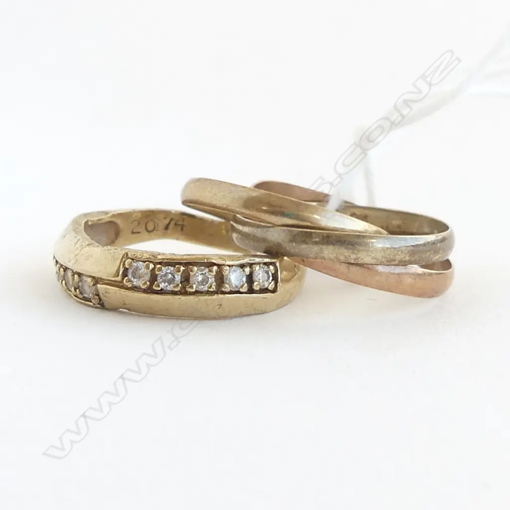 2 X 9ct GOLD RINGS 4.57gms  SIZE L & J Image 1++