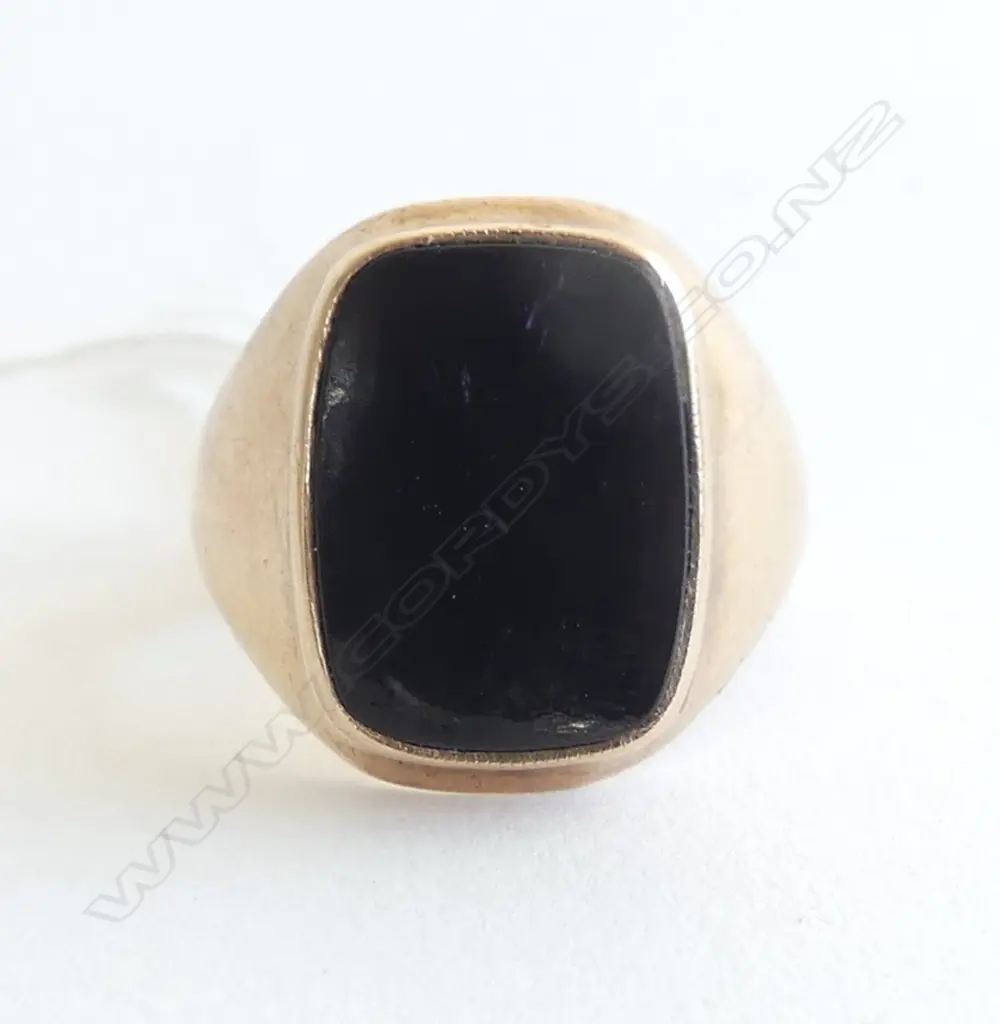 9CT  ONYX SIGNET RING 5.6gms  SIZE Q Image 1++