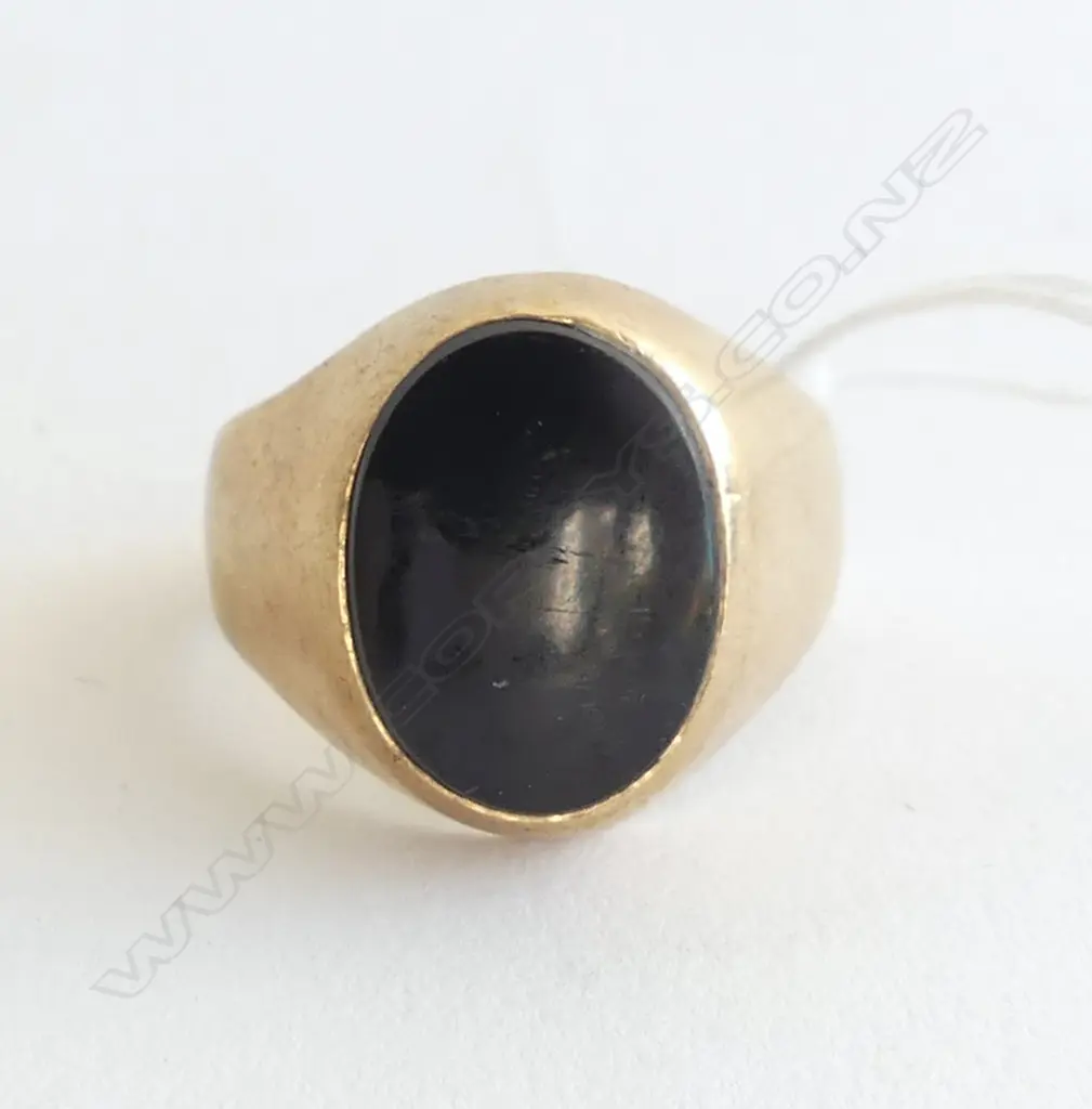 VINTAGE 9ct GOLD & ONYX SIGNET RING 7.98gms  SIZE U Image 1++