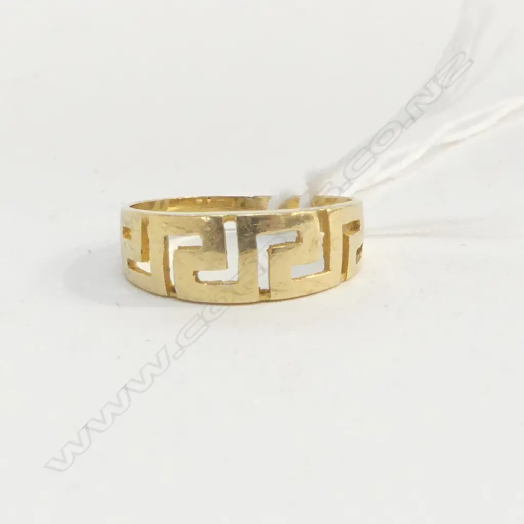 18CT GREEK KEY RING 3.0gms  SIZE P 1/2 Image 1++