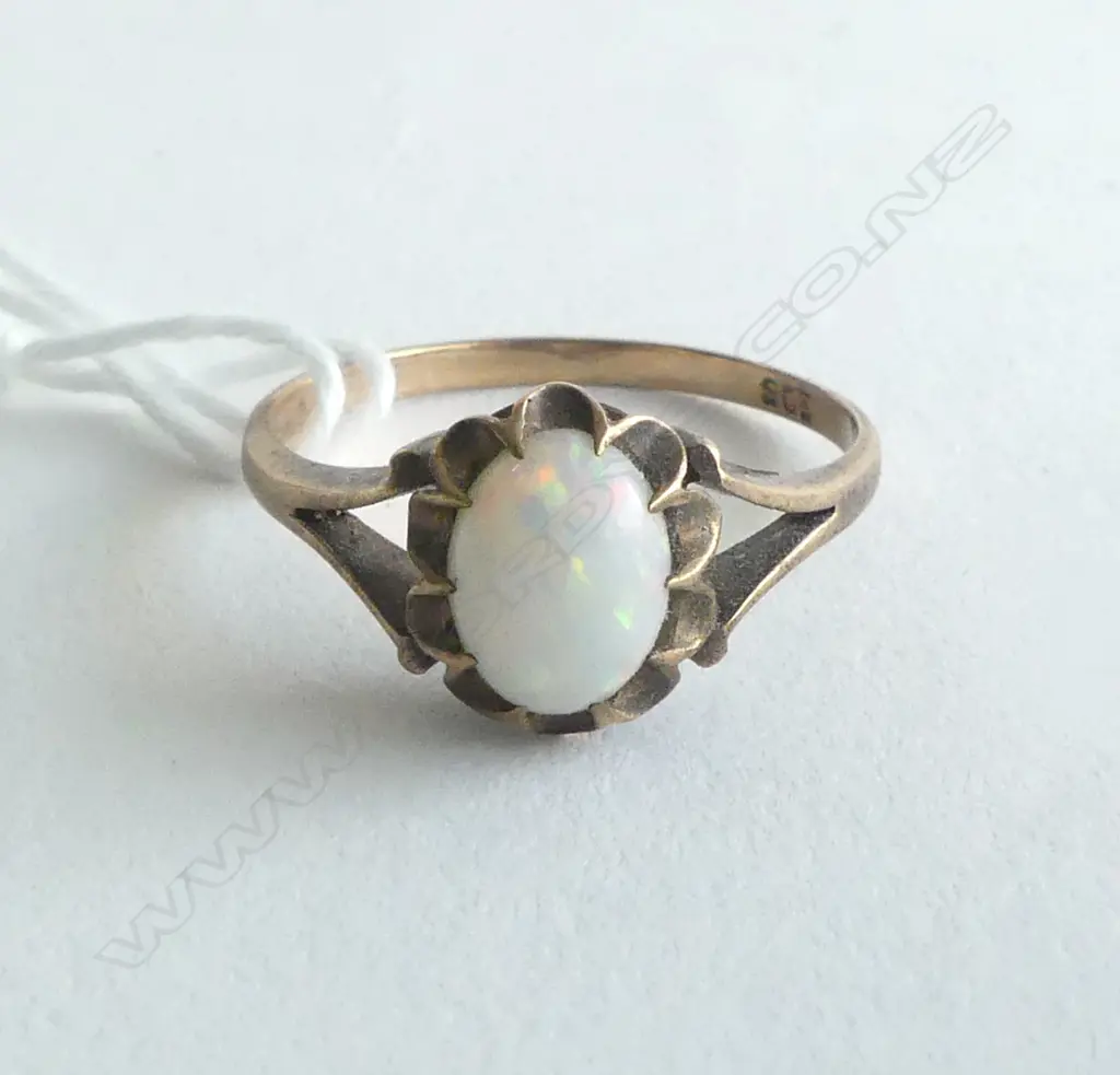 VINTAGE 9ct & OPAL RING 2.66gms  SIZE R Image 1++
