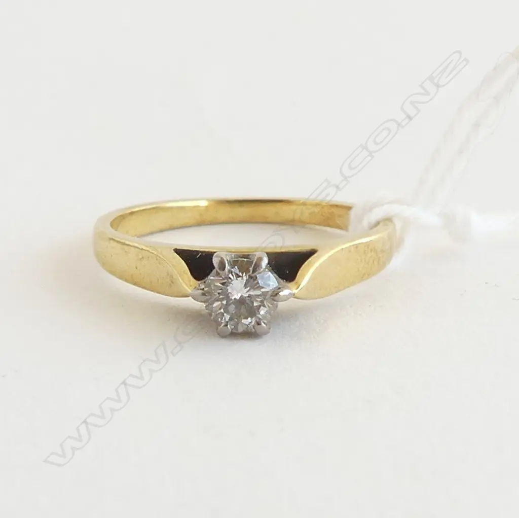 18ct DIAMOND SOLITAIRE DIAMOND RING approx 0.25ct. 2.53gms  SIZE J Image 1++