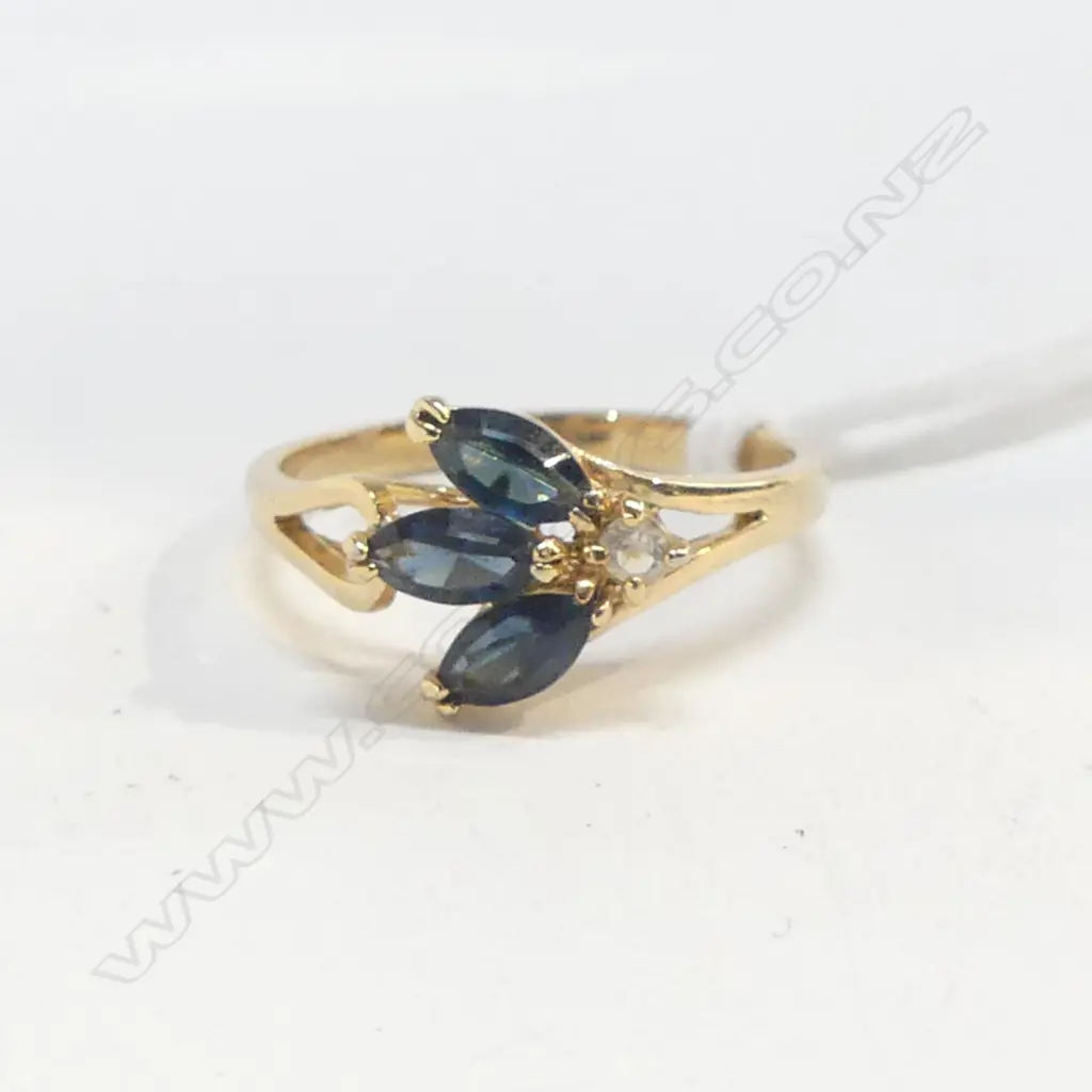 18ct ? YELLOW GOLD & GEM STYLE SET RING probably not gold  SIZE N Image 1++