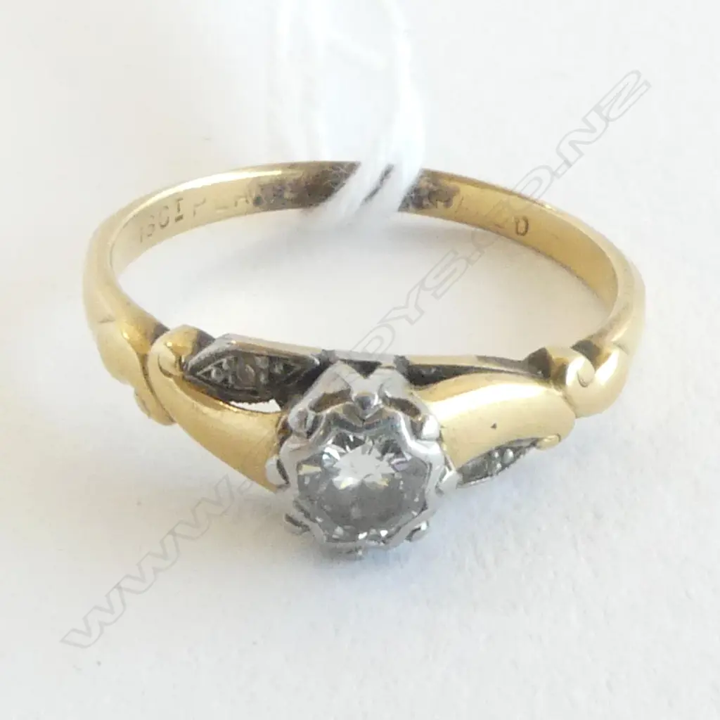 18CT GOLD SOLITAIRE DIAMOND RING 2.56gms  SIZE N Image 1++