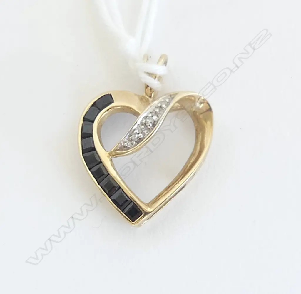 9ct YELLOW GOLD SAPPHIRE & DIAMOND PENDANT 1.67gms Image 1++
