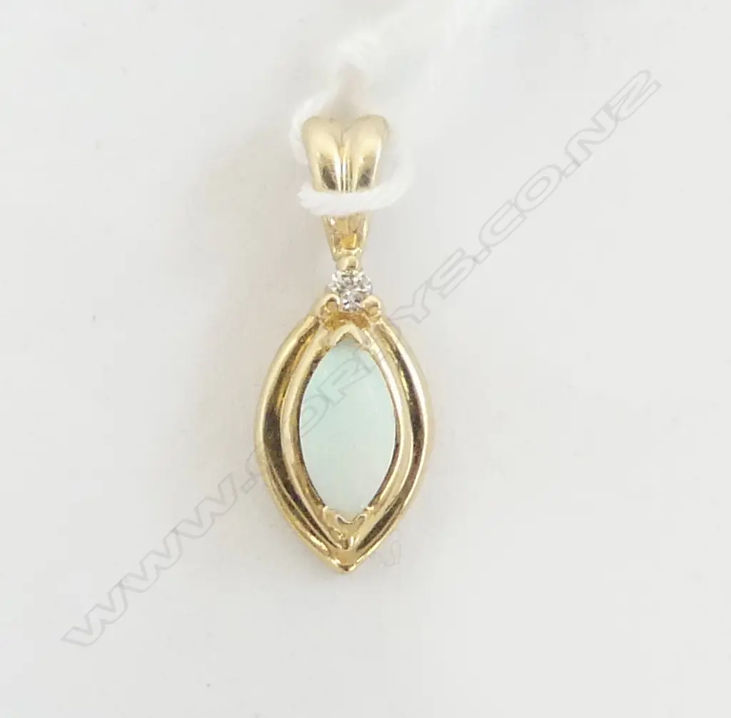 14CT OPAL & DIAMOND PENDANT 1.5gms Image 1++