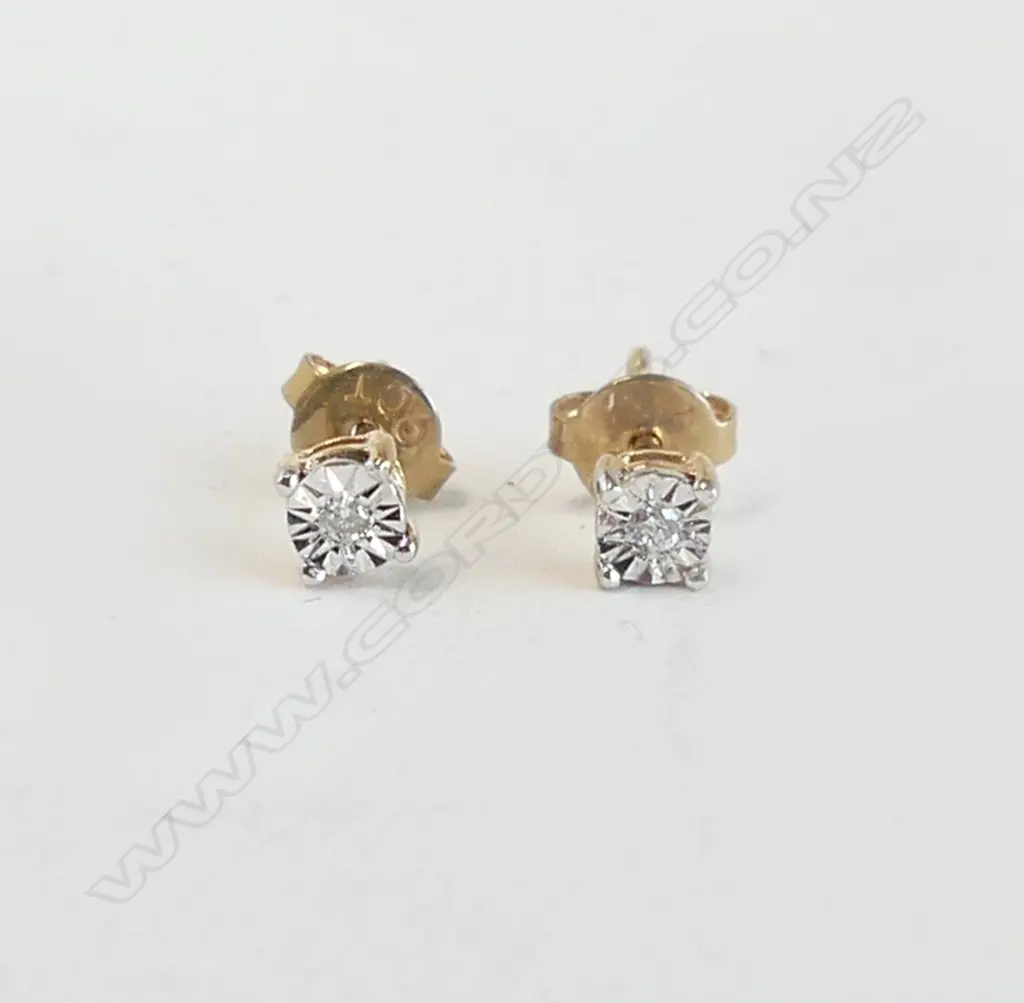 pr 9ct GOLD & DIAMOND STUDS (ILLUSION SET) EARRINGS Image 1++