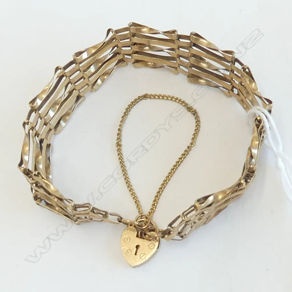 9ct YELLOW GOLD GATE LINK BRACELET heart padlock 11gms Image 1++