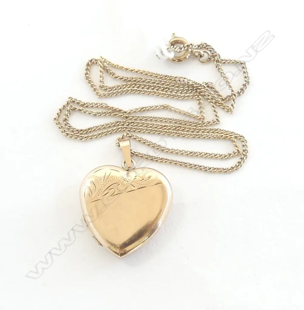9CT HEART LOCKET PENDANT ON 9CT CHAIN 4.4gms Image 1++