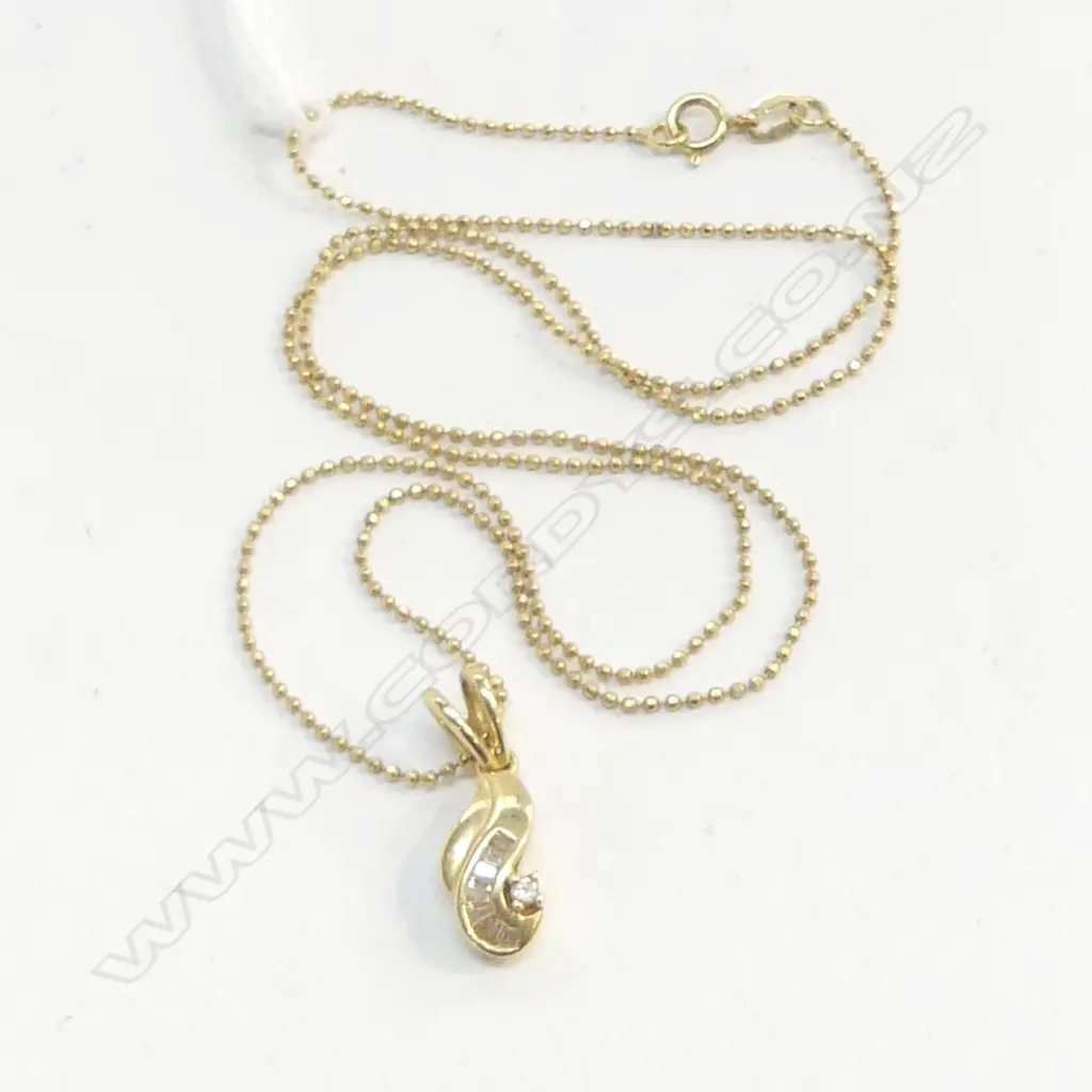 18CT DIAMOND PENDANT & CHAIN 3.1gms Image 1++