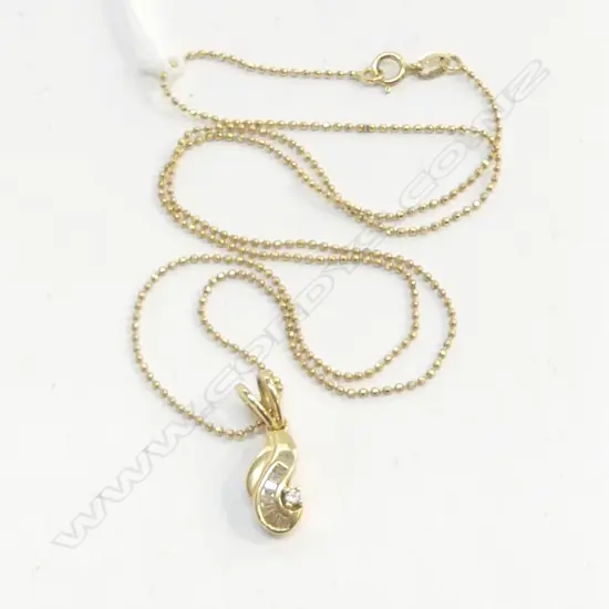 18CT DIAMOND PENDANT & CHAIN 3.1gms