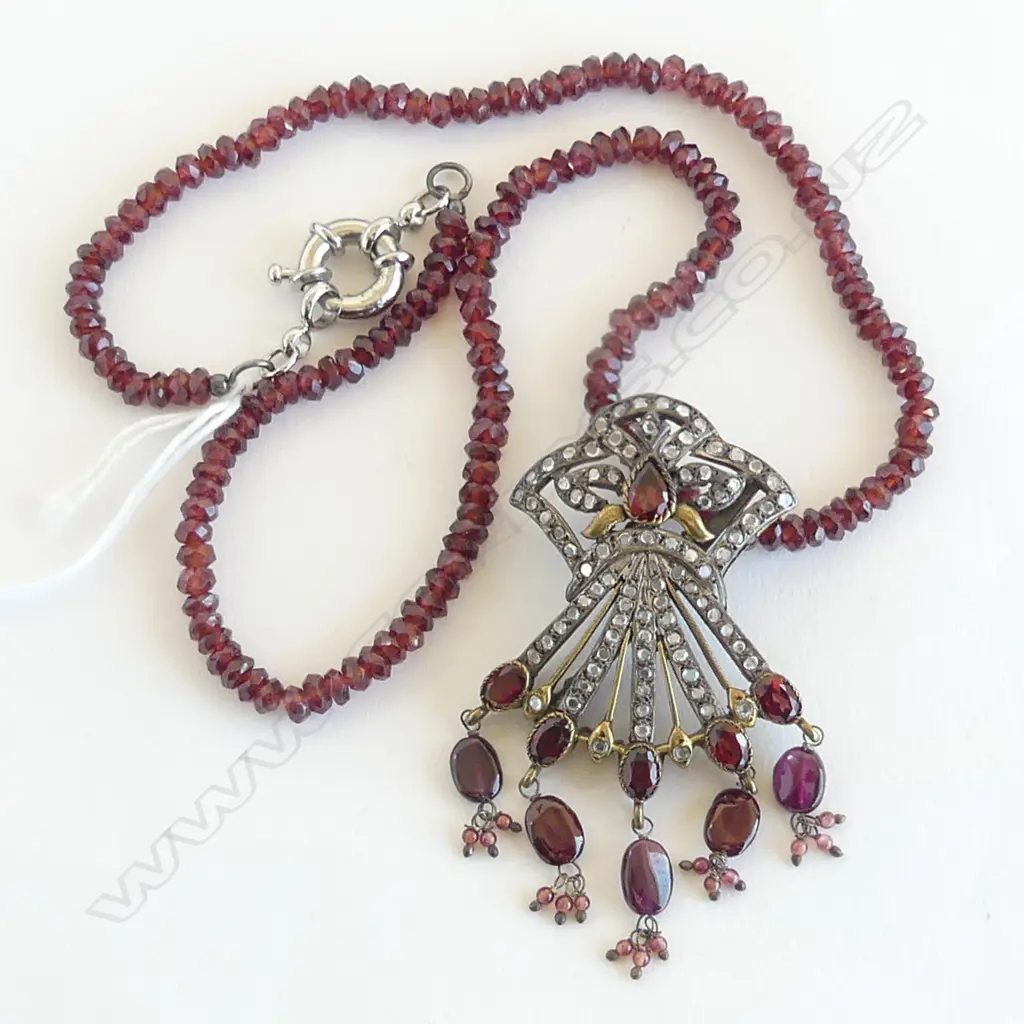 GARNET? COSTUME NECKLACE w. LG PENDANT Image 1++
