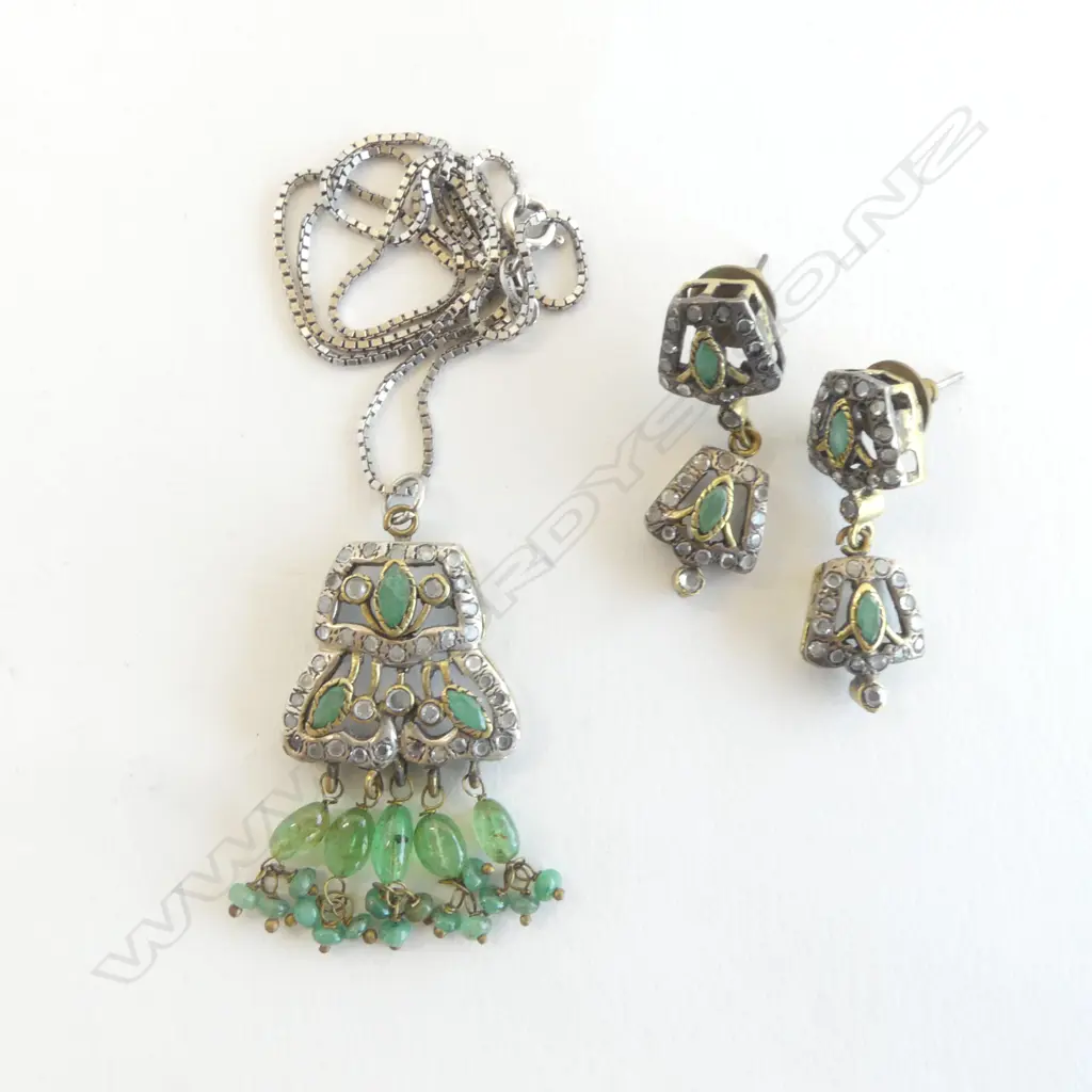 NATURAL EMERALD & WHITE STONE PENDANT NECKLACE ON STG CHAIN + PR EARRINGS Image 1++
