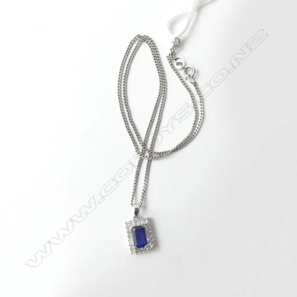 18ct WG SAPPHIRE & DIAMOND PENDANT 2.2gms ON STG CHAIN Image 1++
