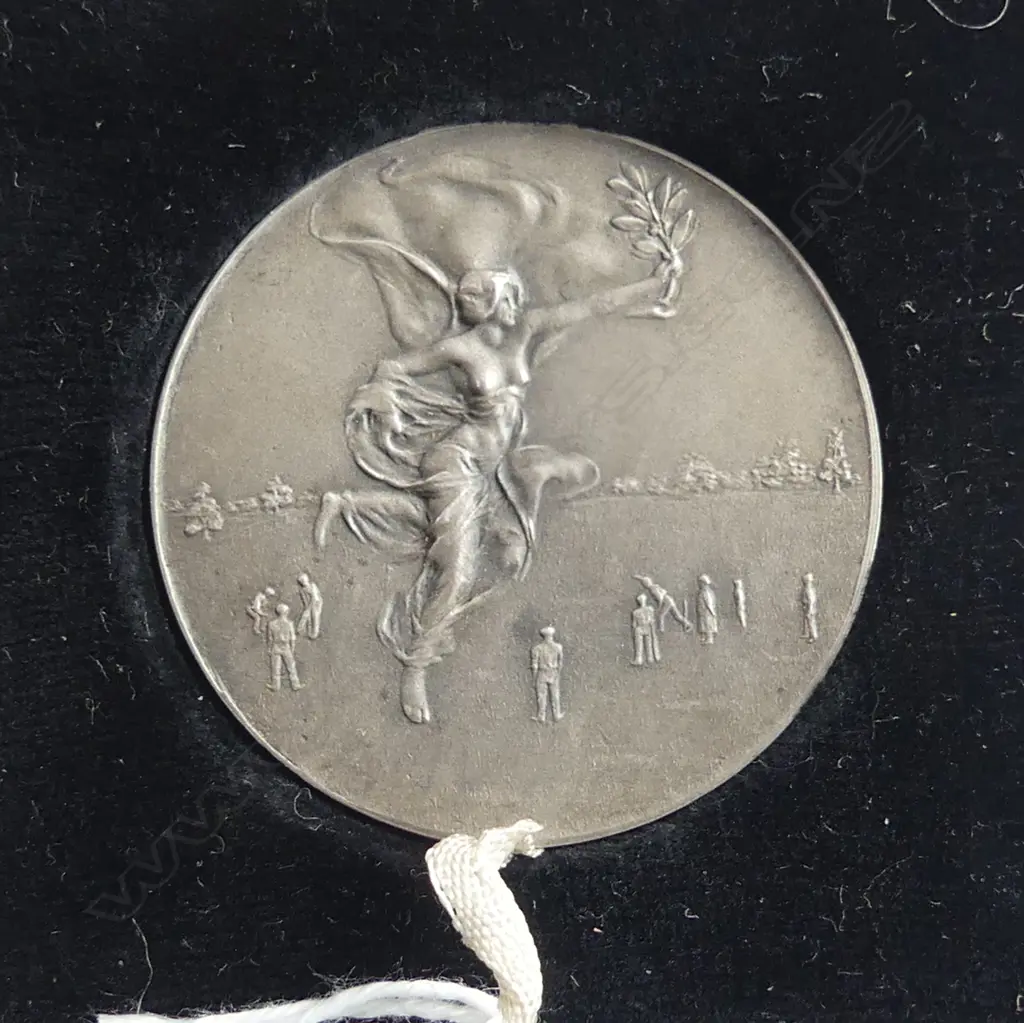 ELKINGTON & CO SILVER COMMEMORATIVE MEDAL CRICKET PLAYERS. Cased. Birmingham 1936 Image 1++