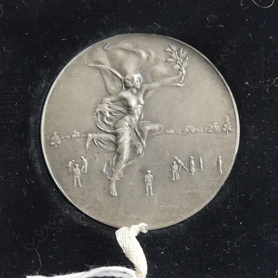 ELKINGTON & CO SILVER COMMEMORATIVE MEDAL CRICKET PLAYERS. Cased. Birmingham 1936