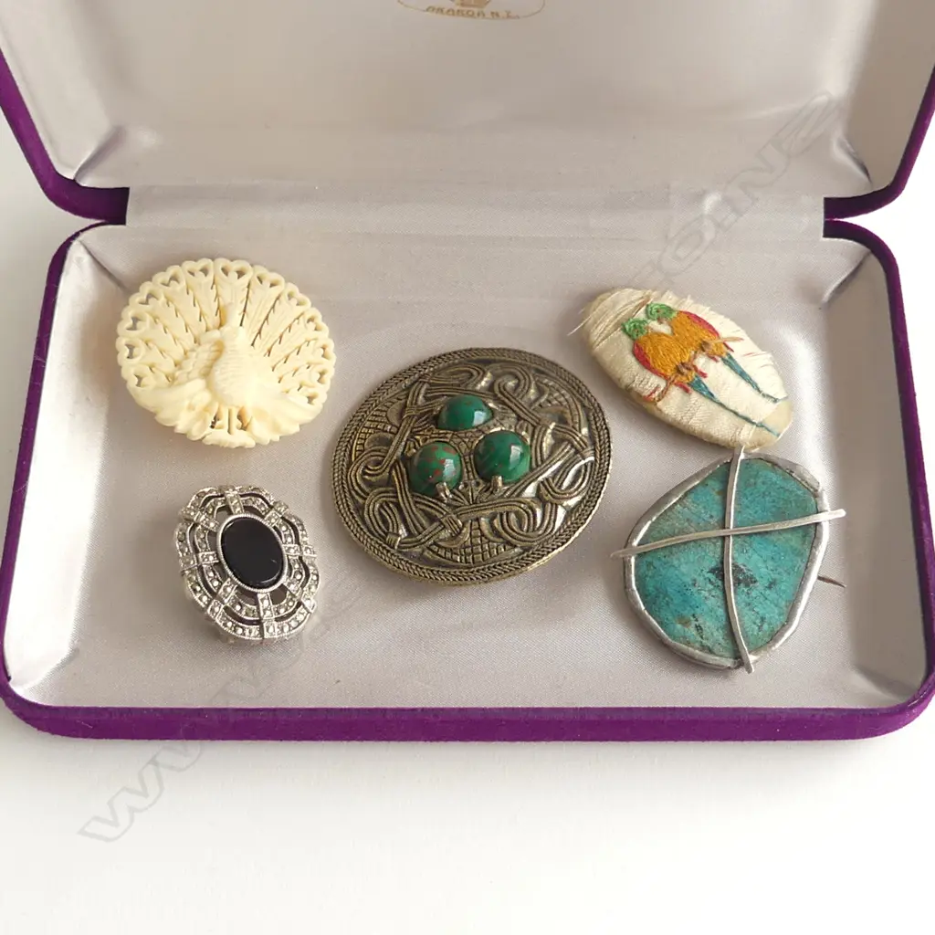 5 BROOCHES INCL HANDCRAFTED SILVER CROSS BROOCH, BONE, MARCASITE & VINTAGE SILK Image 1++
