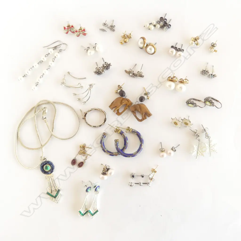 ASST. EARRINGS; 9CT, STG, STUDS ETC Image 1++