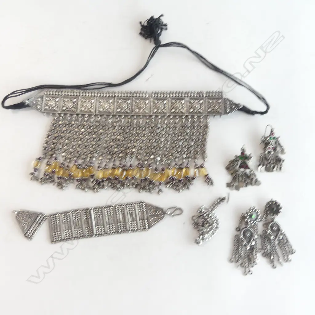 ASST. MIDDLE EASTERN JEWELLERY; NECKLACE, 2 BRACELETS, 2 PRS EARRINGS Image 1++