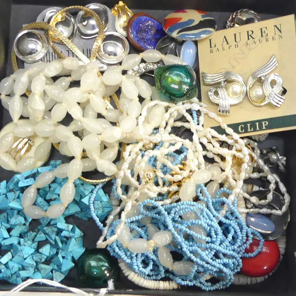 ASST. COSTUME JEWELLERY INCL. FRESH WATER PEARL NECKLACE w. 3 14CT CLASPS Image 1++