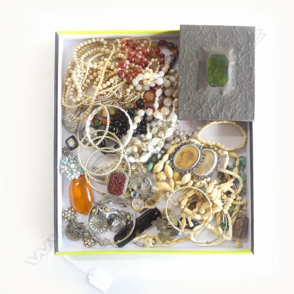 ASST. COSTUME JEWELLERY Image 1++
