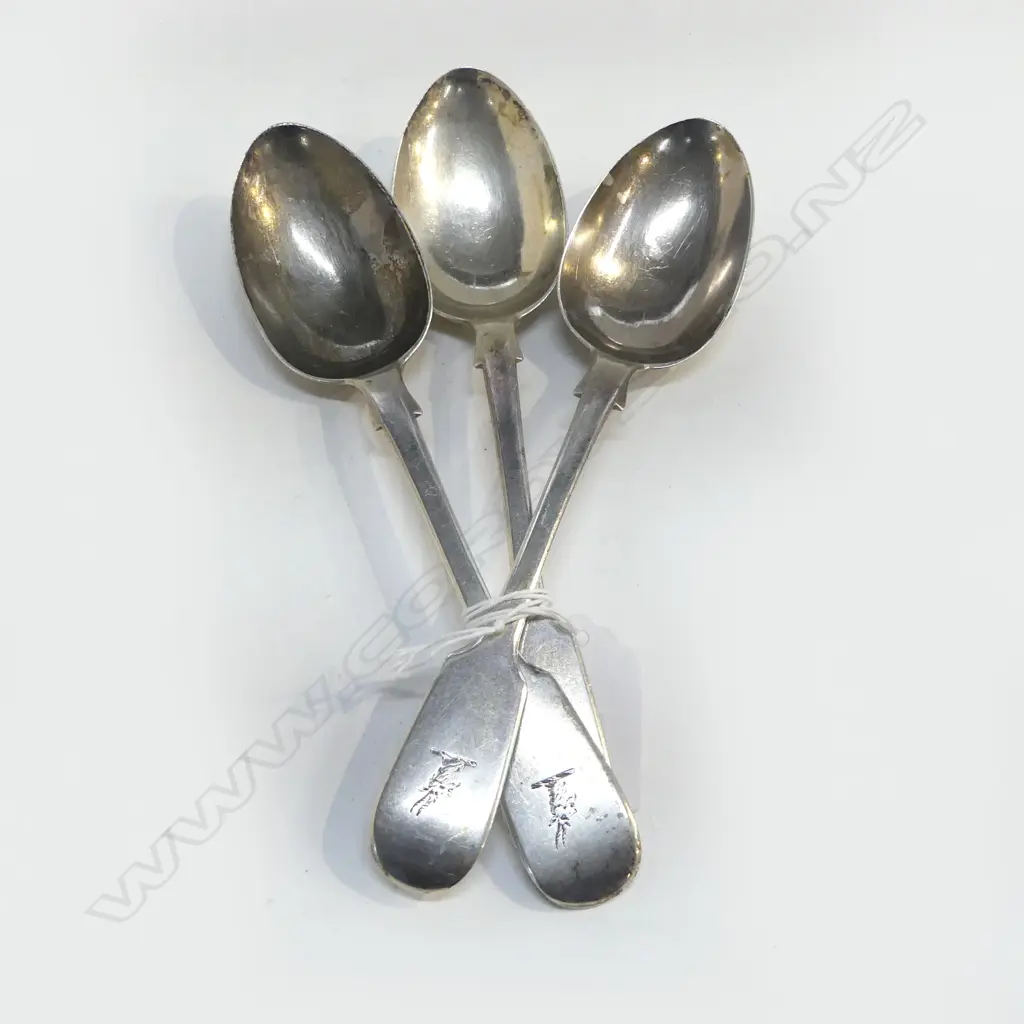 3 VICT S/SILVER DESSERT SPOONS 133G  Image 1++