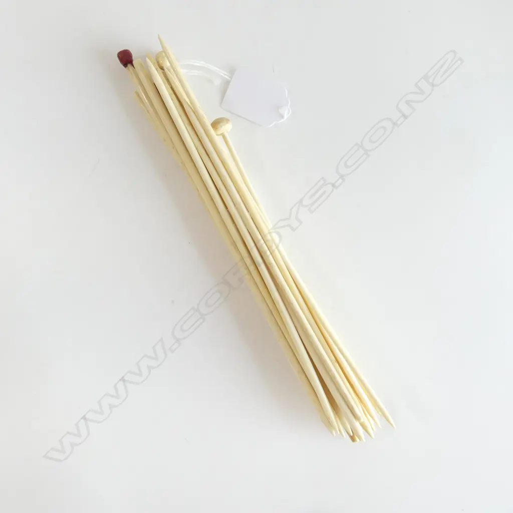 COLLECTION OF 20 VINTAGE BONE KNITTING NEDDLES LONGEST240MM Image 1++