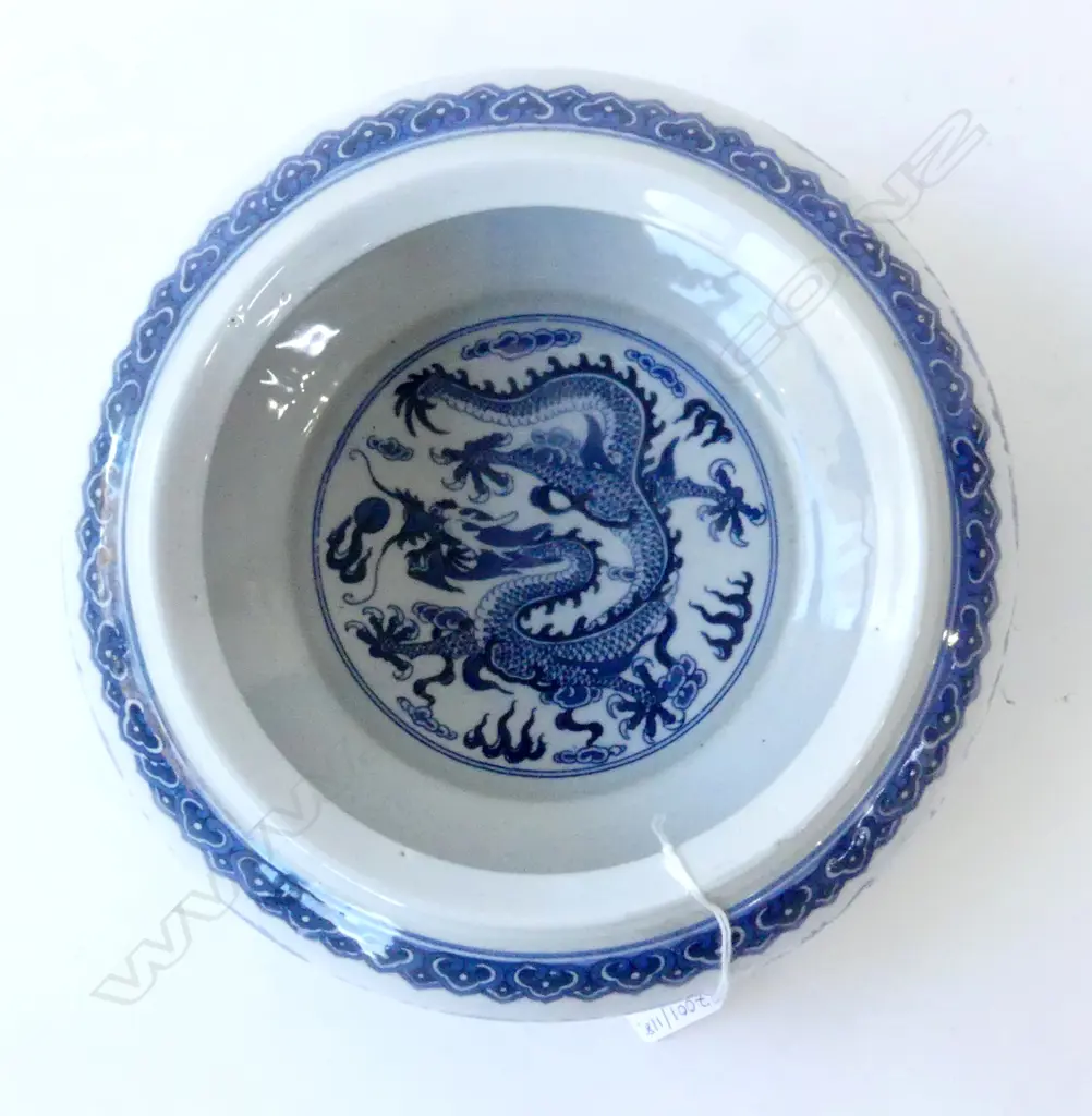 ORIENTAL B/W DISH w. DRAGON DESIGN 220mm dia Image 1++