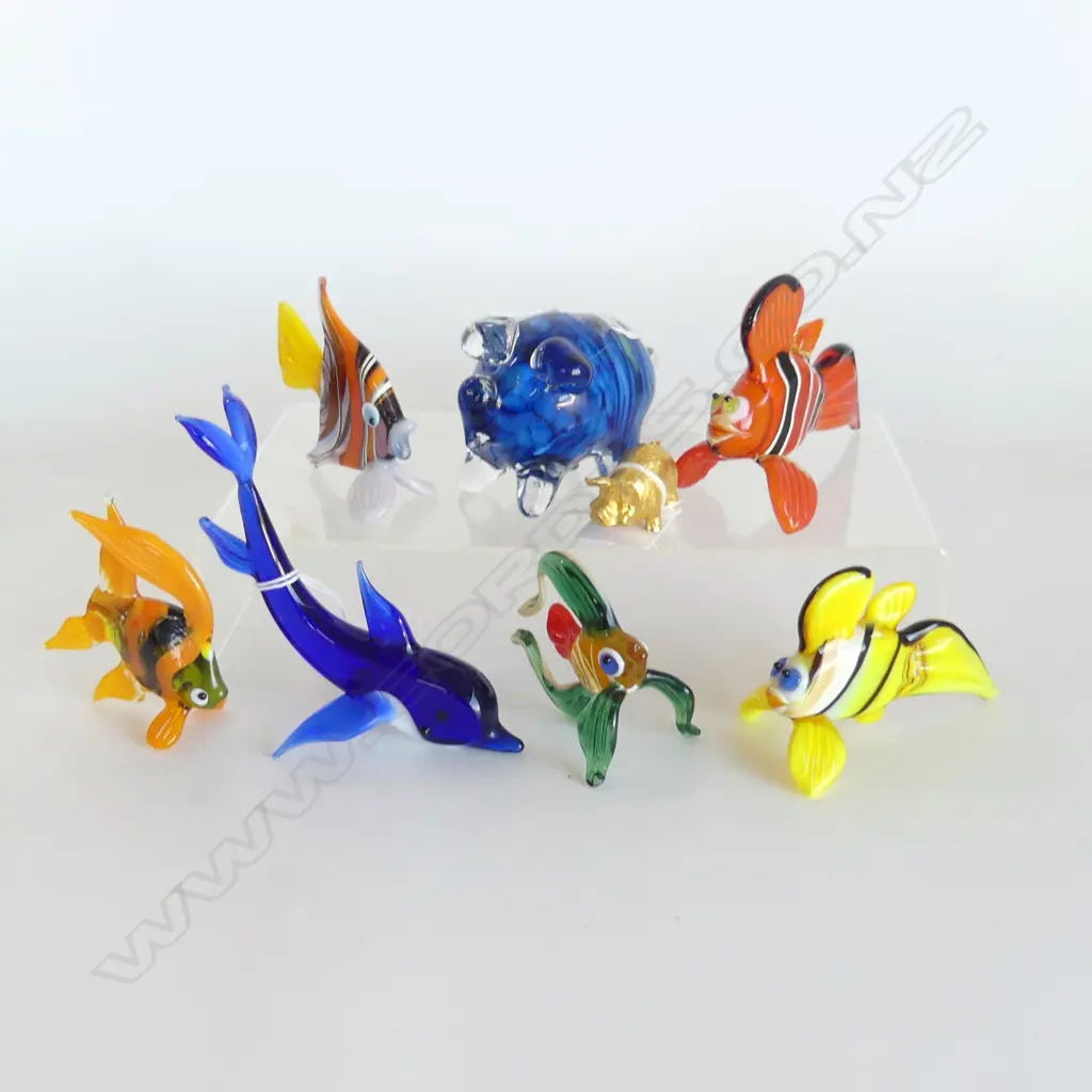 6 BLOWN GLASS FISH L 100MM AVERAGE GLASS PIG L90MM & GILT PIG  L40MM Image 1++