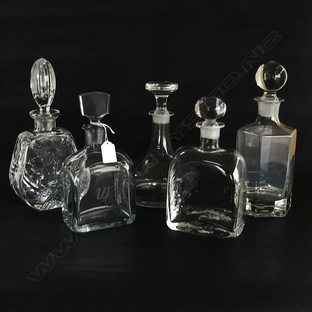 5 ASST. DECANTERS H.280mm Image 1++