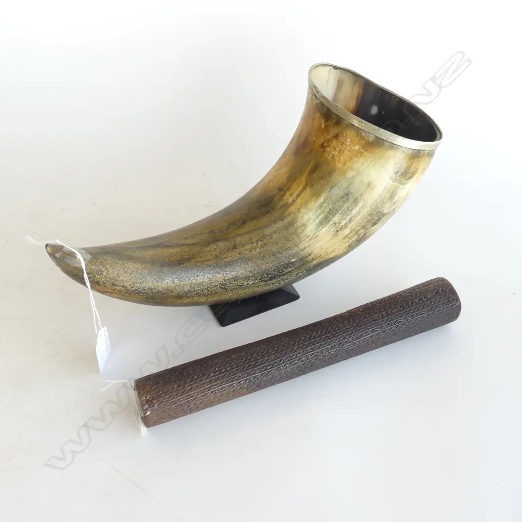19thC FIJIAN CARVED WOODEN BATON SHAPED OBJECT L.265mm + HORN VASE W.330mm Image 1++