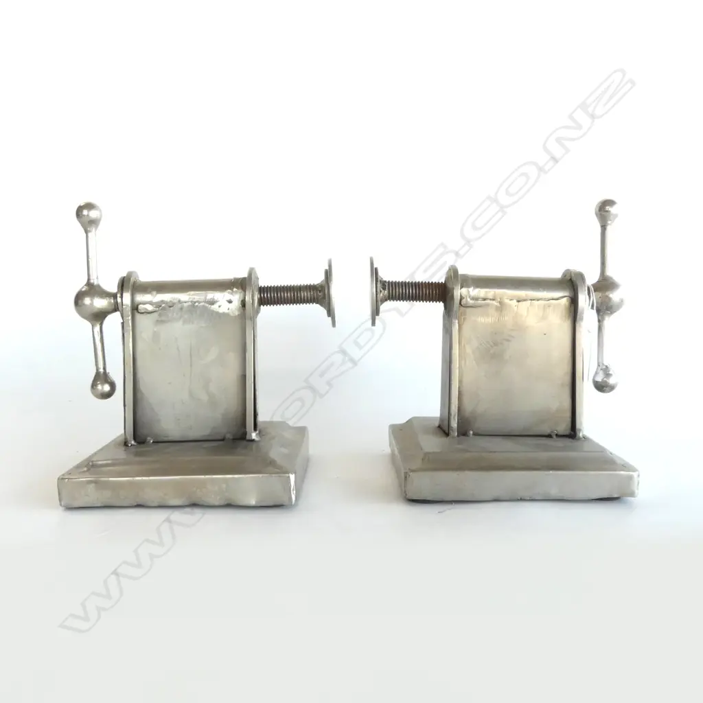 PR INDUSTRIAL STYLE METAL VICE BOOKENDS H.145mm W.150mm Image 1++