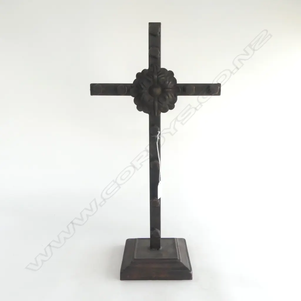 METAL CROSS ON STAND, H.500mm Image 1++