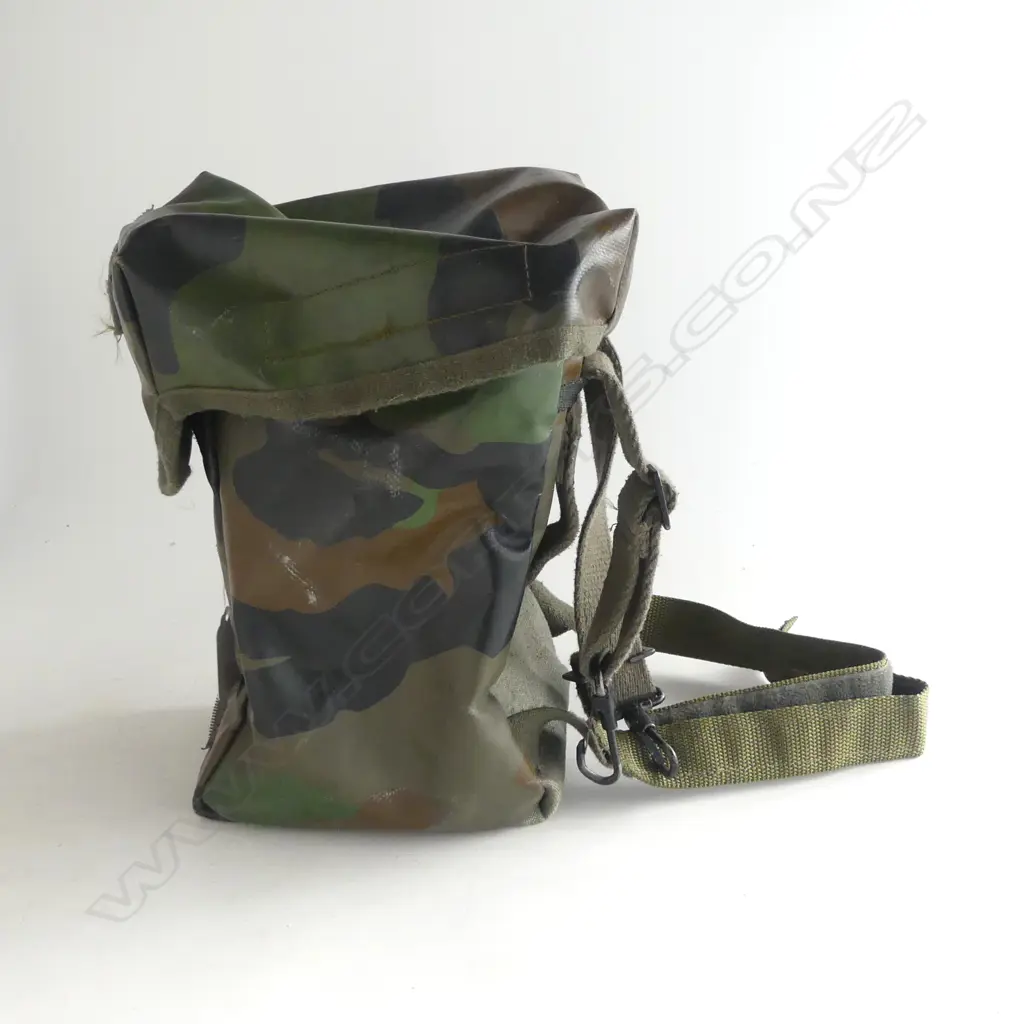 ARMY CAMO BAG FOR CAMERA? w canvas straps H.260mm approx Image 1++