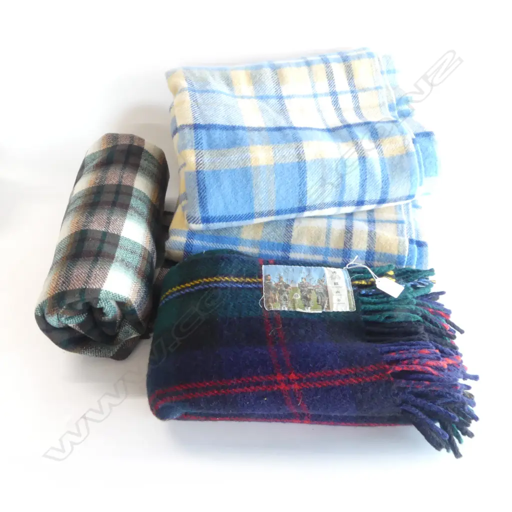 4 WOOL BLANKETS Image 1++
