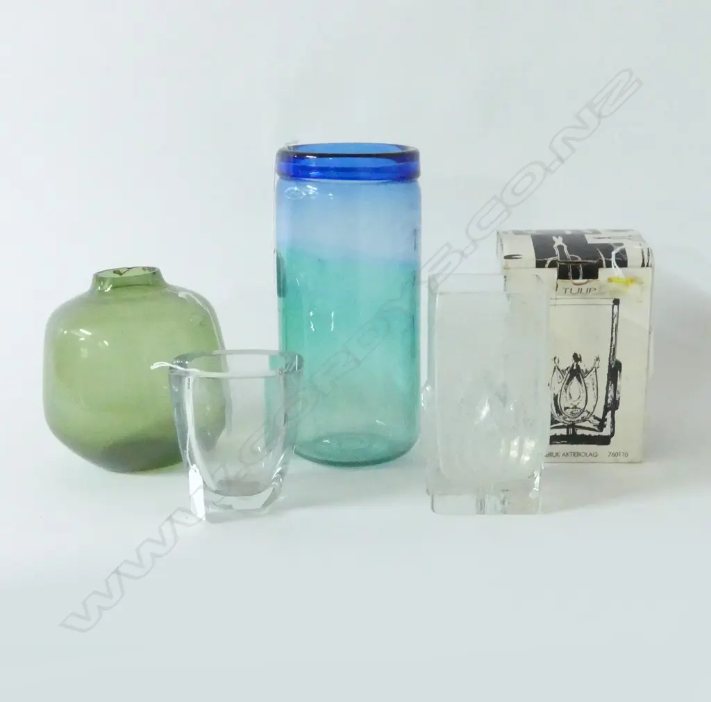 4 ART GLASS VASES INCL. HOGLUND H.240mm green w. rim chipped Image 1++