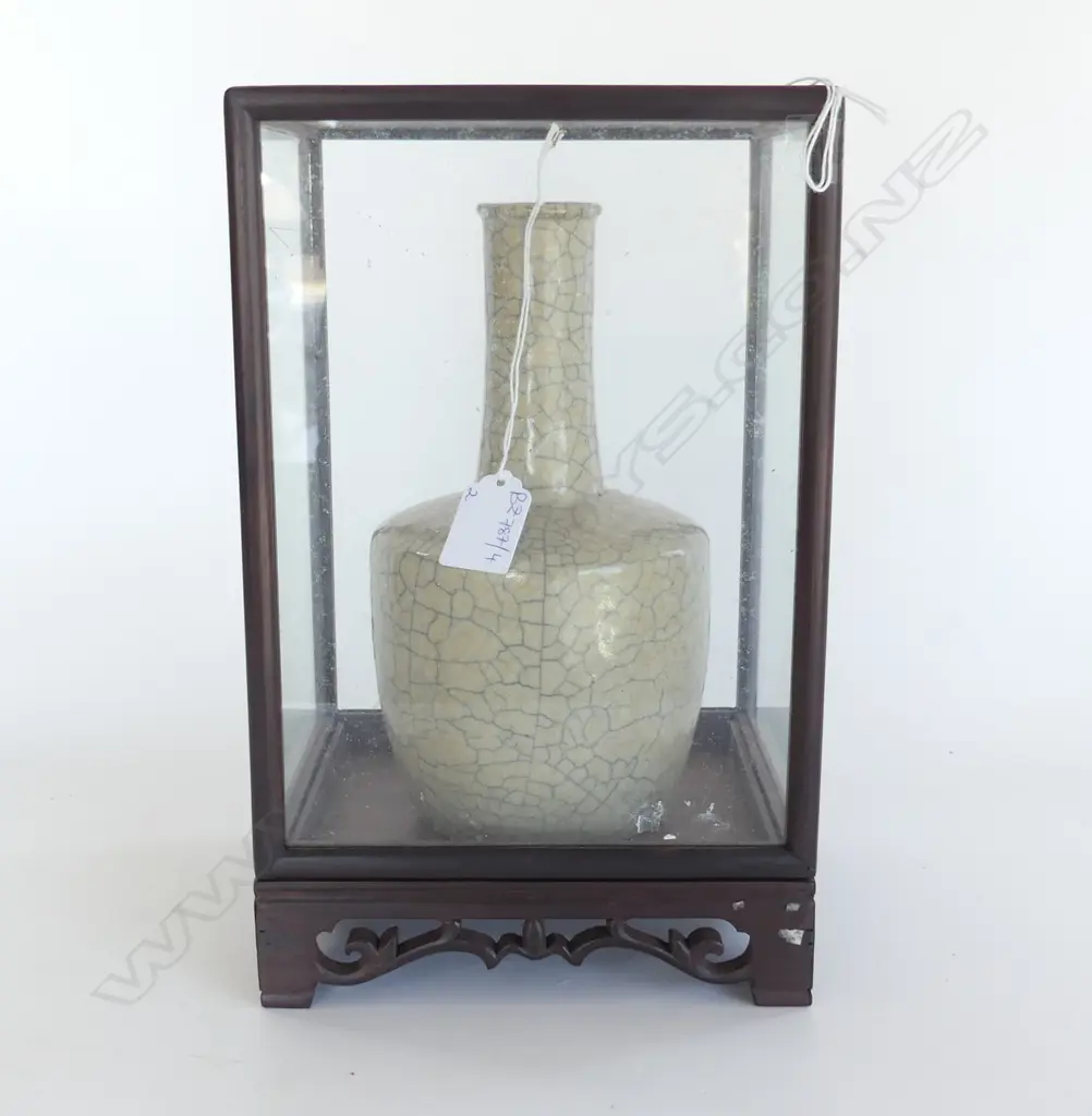 CRACKLE GLAZE VASE IN ORIENTAL DISPLAY CASE H.290mm Image 1++