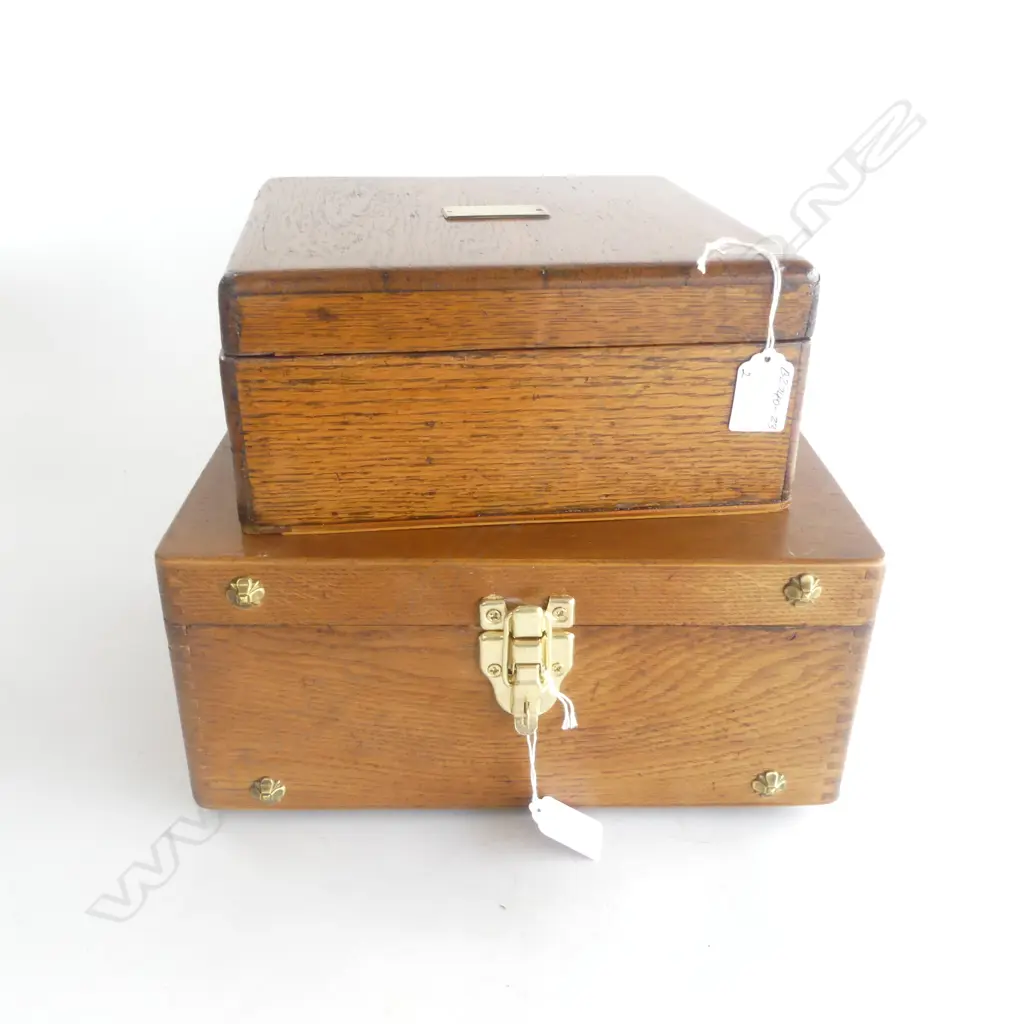 VINTAGE SQUARE OAK BOX & LG RIMU BOX Image 1++
